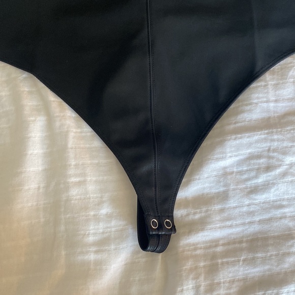 Good American Better Than Leather Bodysuit - Picture 4 of 8